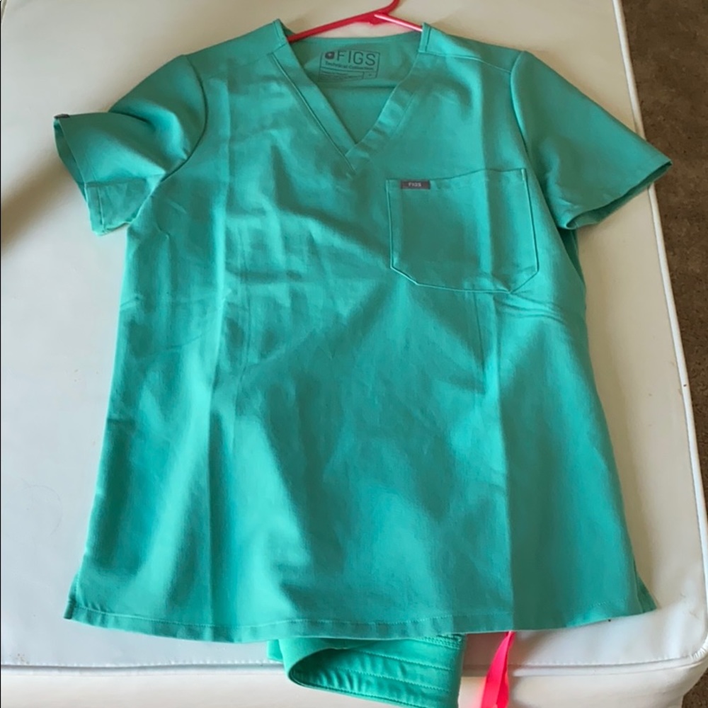 Figs Surgical Green Scrubs